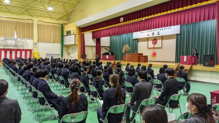 本校の新校長について西日本新聞に取材していただきました。
