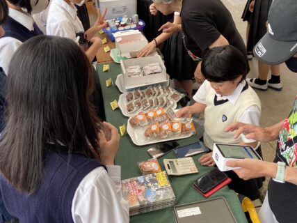 やまももプロジェクト校内販売会が大盛況！