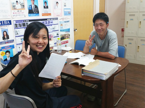 【沖縄県】副担任と仲良しの男子生徒さん♪