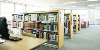 開放的な学習環境：図書館